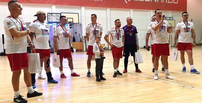 Podczas charytatywnego eventu sportowo-kulturalnego „25 lat minęło jak jeden dzień” była rywalizacja na boisku oraz nagradzanie osób zasłużonych dla dzieła i jego promocji