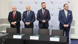 Podpisanie listu intencyjnego w PLL. Od lewej Jarosław Stawiarski, Krzysztof Żuk, Władysław Kosiniak-Kamysz i Andrzej Hawryluk