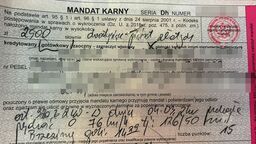 Za przekroczenie prędkości o więcej niż 50 km/h w obszarze zabudowanym grozi odebranie uprawnień do kierowania samochodem na kwartał.  