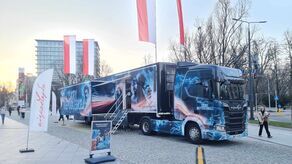 Interaktywna opowieść o wybitnych Polakach we wnętrzu ciężarówki