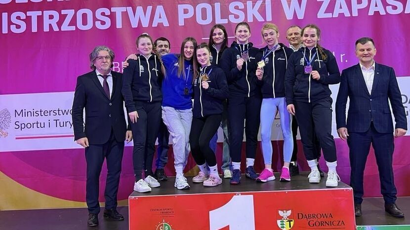 Zawodnicy i zawodniczki Cementu-Gryfa Chełm wrócili z Dąbrowy Górniczej z dziewięcioma medalami międzynarodowych mistrzostwach Polski