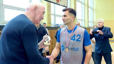 Piotr Ziółkowski (z prawej) to jeden z najlepszych graczy na amatorskich parkietach