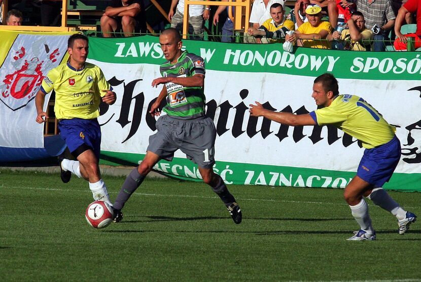 Fragment meczu… pierwszej kolejki w sezonie 2008/2009. Sławomir Nazaruk zdobył zwycięskiego gola dla Górnika w 87 minucie derbów. Z prawej Dawid Ptaszyński, a z lewej Michał Zawadzki