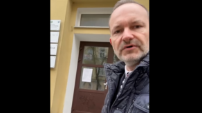 Gnojówka pod biurem poselskim. Minister odpowiada