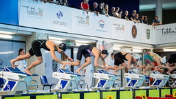 Złoto Adeli Piskorskiej, dyskwalifikacja Laury Bernat i ciekawy I dzień pływackich MP w Lublinie