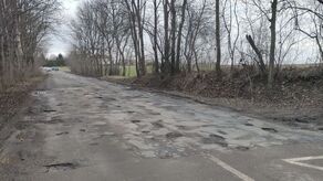 Obecnie ul. Pliszczyńska jest dziurawa jak ser szwajcarski. Jednak na koniec bieżącego roku będziemy tamtędy jeździć jak po stole.