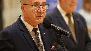 Wojciech Żukowski miał w wyborach tylko jednego konkurenta i pokonał go. Grzegorz Zieliński wraz z dziewięciorgiem innych radnych KWW Samorządowcy może być w RM opozycją wobec burmistrza.