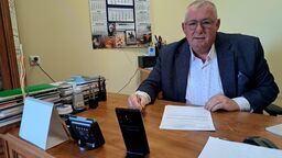 Mam polityczne poglądy, ale do żadnej partii nigdy nie należałem, tylko do powiatu startowałem z list Samoobrony, ale legitymacji nie miałem. Pewnie jakaś partia chciałaby mnie poprzeć. Ale ja o to nigdy nie prosiłem, bo nie potrzebuję – mówi Andrzej Placek, wójt gminy Obsza