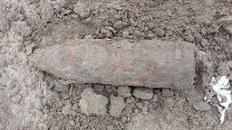 Spory pocisk został znaleziony na polu podczas orki