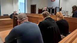 Oskarżeni wysłuchali wyroku sądu w milczeniu. Po wyjściu z sali rozpraw nie chcieli go komentować, ani zdradzić czy będą się od tego postanowienia odwoływać