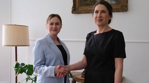 Przed drugą turą wyborów na burmistrza Marta Gołębiowska (z lewej), prezes Stowarzyszenia Siedliszcze Wspólny Cel postanowiła poprzeć Joannę Bartnik i poprosiła swoich wyborców o oddanie głosu w niedzielę na byłą swoją rywalkę.