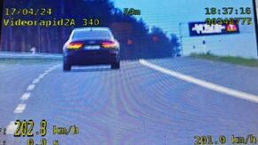 Taka prędkość to przesada! Pędził po krajówce 200 km/h 