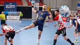 Azoty Puławy przegrały w drugim meczu ćwierćfinału play-off z Chrobrym Głogów. Półfinalistę wyłoni trzeci mecz w środę, również w Głogowie