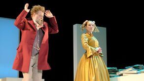 Polityka nie, miłość tak - recenzja spektaklu „Wielki człowiek do małych interesów”