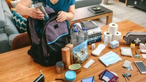 Plecak ewakuacyjny w każdym polskim domu. Co spakować?