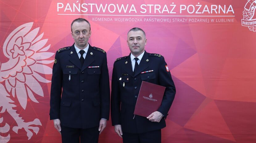 Brygadier Andrzej Szozda (z prawej) to nowy komendant straży pożanej w Zamościu