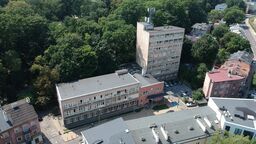 W budynku przy Leszczyńskiej można kiedyś było odebrać dowód osobisty, zgłosić urodzenie dzieci, załatwić formalności związane z zarejestrowaniem auta czy zezwoleniem na wycinkę drzewa.