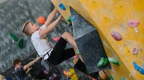 Po ścianie jak na skałkach. Wspinanie potrwa do niedzieli