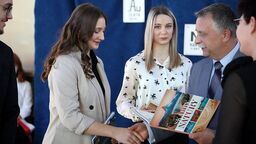 Ostatnie dni przed maturą. Absolwenci Grabskiego odebrali świadectwa