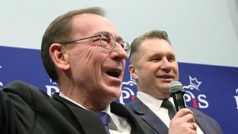 Mariusz Kamiński (z lewej) otworzy listę PiS w wyborach do Parlamentu Europejskiego w województwie lubelskim. Wśród 10 kandydatów nie ma za to lubelskiego posła, byłego ministra Przemysława Czarnka 