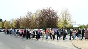 90-osobowa kolejka do kasy botanika 