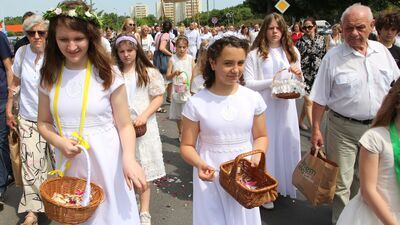 Boże Ciało (80 zdjęć). Tysiące wiernych przeszły ulicami Puław 