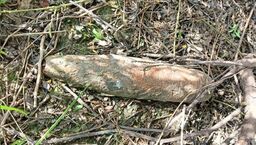 Znalazł niewybuch w szczerym polu