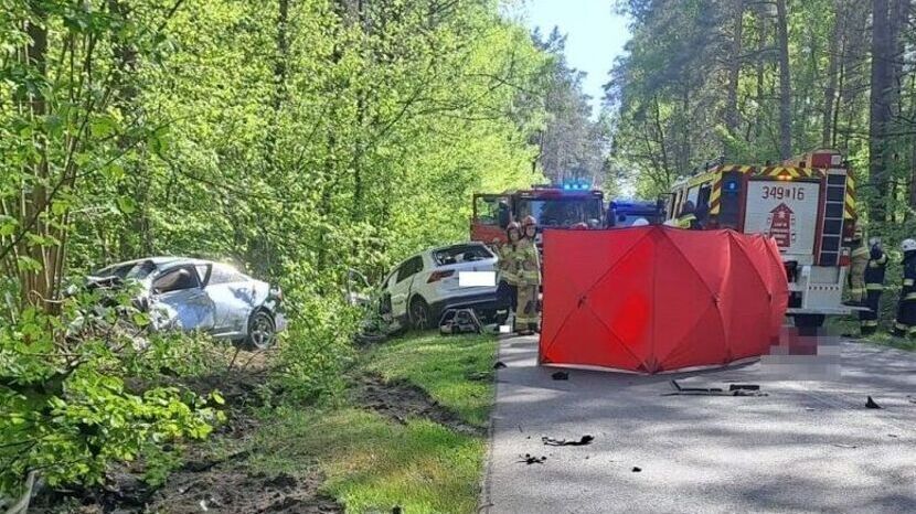 Do tego tragicznego wypadku doszło 30 kwietnia po południu na drodze powiatowej pomiędzy Białą Podlaską a Rokitnem. W zderzeniu trzech aut osobowych śmierć na miejscu poniósł 42-letni kierowca volkswagena. Do szpitala trafiły dwie osoby.