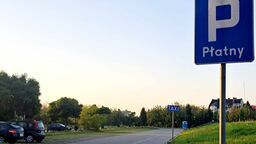 Parking przy ul. Partyzantów, popularnie zwany w Zamościu „przy PZU”, podobnie jak ten w sąsiedztwie Parku Miejskiego są płatne przez 6 miesięcy w roku