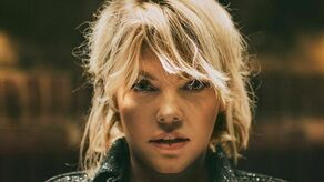 Ania Dąbrowska dotychczas nagrała siedem płyt, z których każda pokryła się platyną. Każdy kolejny album przynosił jej wiele nagród. Jest jedną z najczęściej nagradzanych Fryderykami polskich artystek, która na swoim koncie ma już 25 nominacji oraz 9 statuetek.