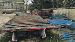 Elementy zdemontowanej kładki