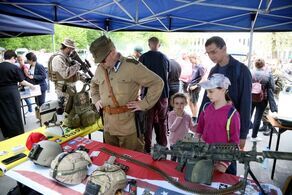 Piknik historyczno-wojskowy w Szkole Podstawowej nr 57 w Lublinie 