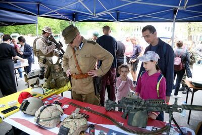 Piknik historyczno-wojskowy w Szkole Podstawowej nr 57 w Lublinie 