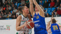 Laurę Miškiniene w barwach Arki, podczas meczu w Lublinie