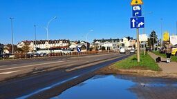 Ulica Lwowska jest jedną z głównych w Zamościu. Prowadzi do granicy miasta w kierunku Tomaszowa Lubelskiego