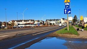 Ulica Lwowska jest jedną z głównych w Zamościu. Prowadzi do granicy miasta w kierunku Tomaszowa Lubelskiego