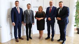 Członkowie Zarządu Powiatu Biłgorajskiego. Drugi z lewej Andrzej Szarlip, obok niego Beata Strzałka