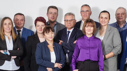 Komitet opozycyjnego Zielonego Powiśla "2024" w ostatnich wyborach uzyskał znacznie słabszy wynik, że pięć lat temu. Do rady tym razem udało im się wprowadzić tylko jednego reprezentanta - Piotra Murata (w środku)