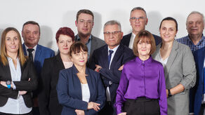 Komitet opozycyjnego Zielonego Powiśla "2024" w ostatnich wyborach uzyskał znacznie słabszy wynik, że pięć lat temu. Do rady tym razem udało im się wprowadzić tylko jednego reprezentanta - Piotra Murata (w środku)