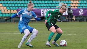 Klaudia Fabova (z prawej) nie zdołała pokonać bramkarki Rekordu Bielsko-Biała
