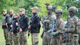 Granica nie do przejścia dla wroga. Presja nielegalnej migracji rośnie 