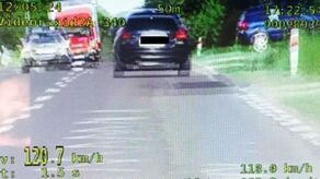 Młody kierowca jechał przez teren zabudowany, a audi rozpędził do 120 km/h