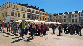 Sezon turystyczny w Zamościu zaczyna się co roku na przełomie kwietnia i maja. A później trwa aż do jesieni. Od 9 lat, już na początku tego okresu organizowana jest Turystyczna Majówka