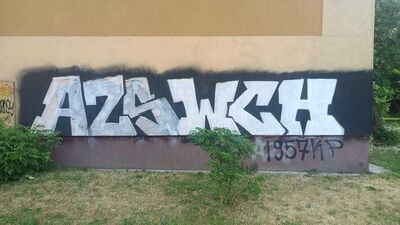 Graffiti na bloku przy ulicy Kopernika