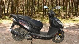 Uciekał skuterem na podwójnym gazie