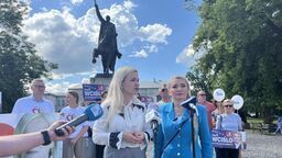 Konferencja prasowa Marty Wcisło i Małgorzaty Gromadzkiej została zorganizowana, jak same to przyznały, „na szlaku kampanii wyborczej”.