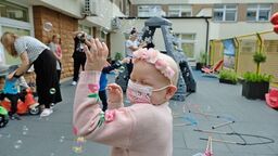 Mali pacjenci wychodzą na balkon. I... biorą urlop od choroby nowotworowej