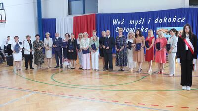 Pierwszy dzwonek 25 lat temu. Dziś uczy się tu 1500 dzieci