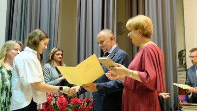 Dyplomy i stypendia od prezydenta dla najlepszych uczniów