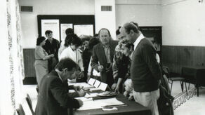 4 czerwca 1989 roku odbyła się pierwsza tura częściowo wolnych wyborów w Polsce. Polacy tłumnie ruszyli do urn, aby zmienić losy demokracji i uwolnić Polskę od komunizmu.